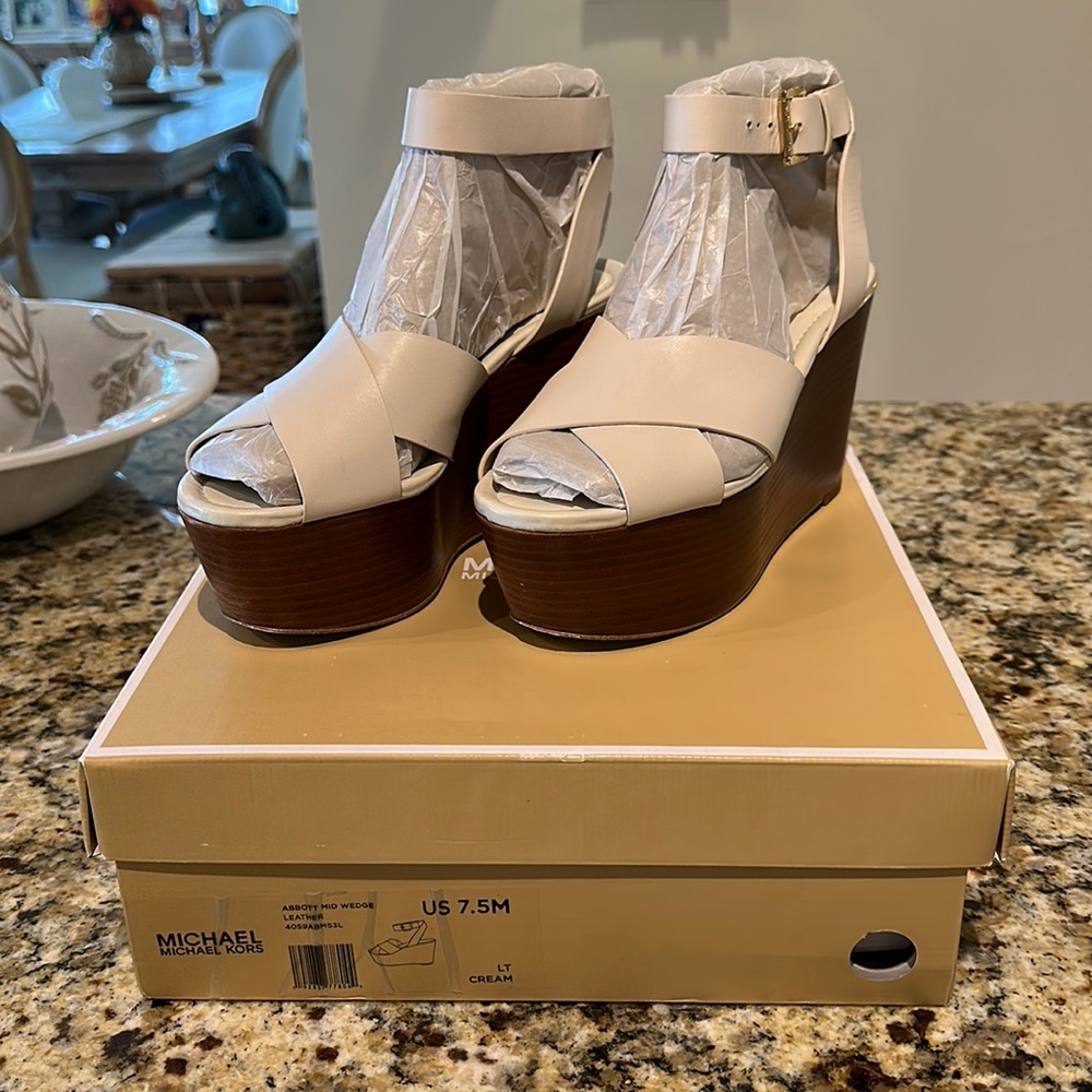 Michael Kors Abbott Mid wedge leather CREAM